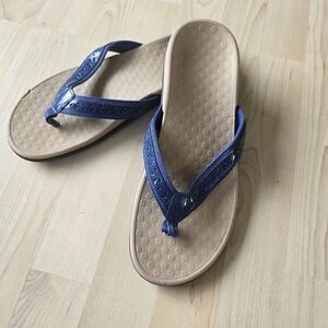 Vionic Women Size 10 Casandra Leather Flip Flops